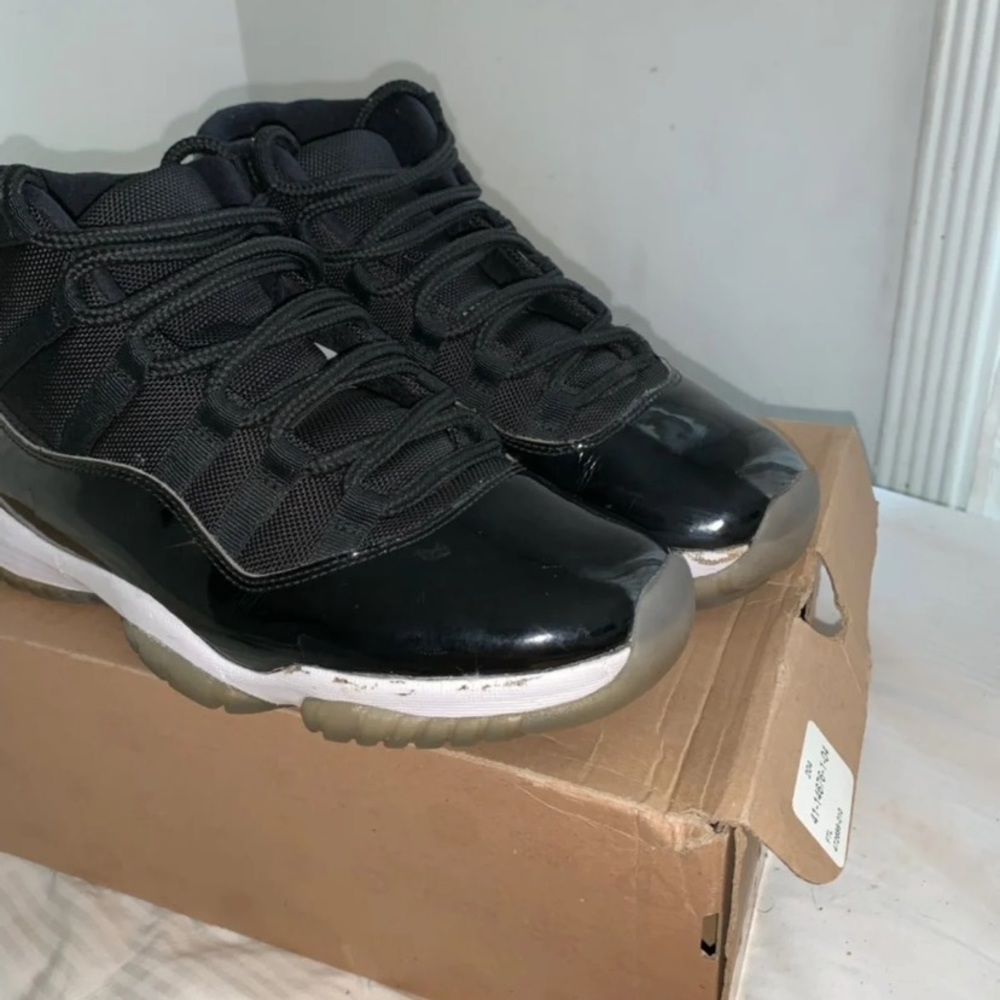 Air Jordan 11 space jam 2016